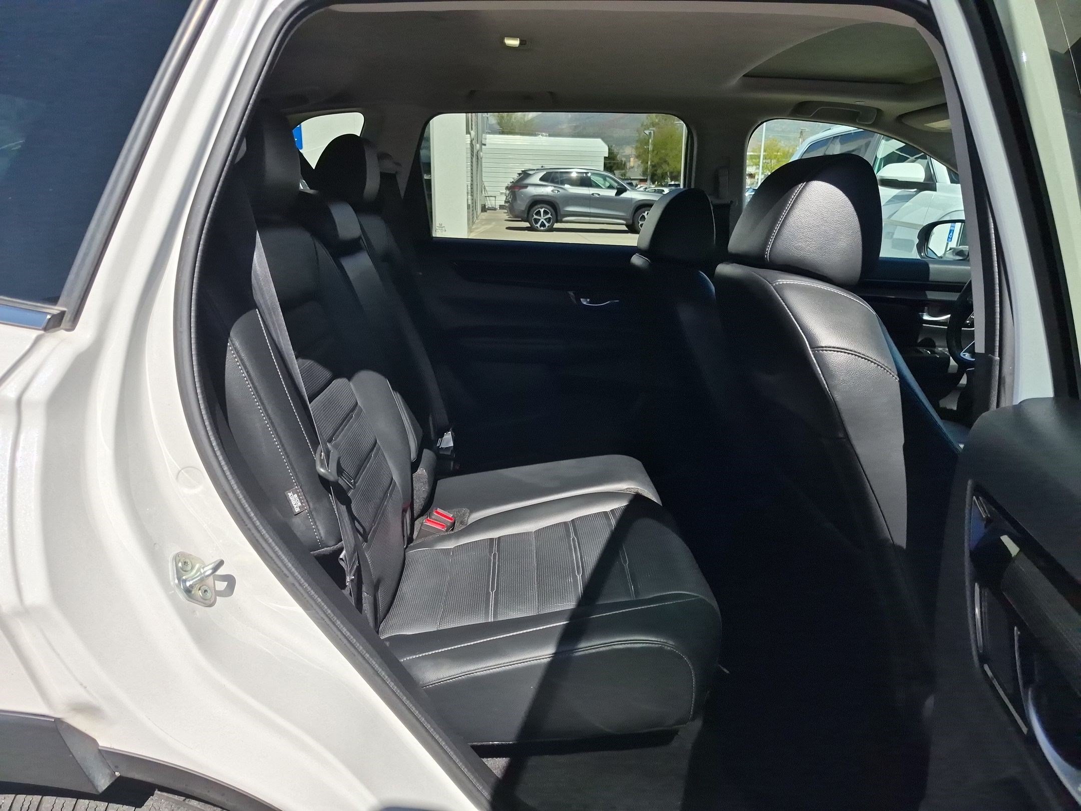 Used 2024 Platinum White Pearl Honda EX-L image 31