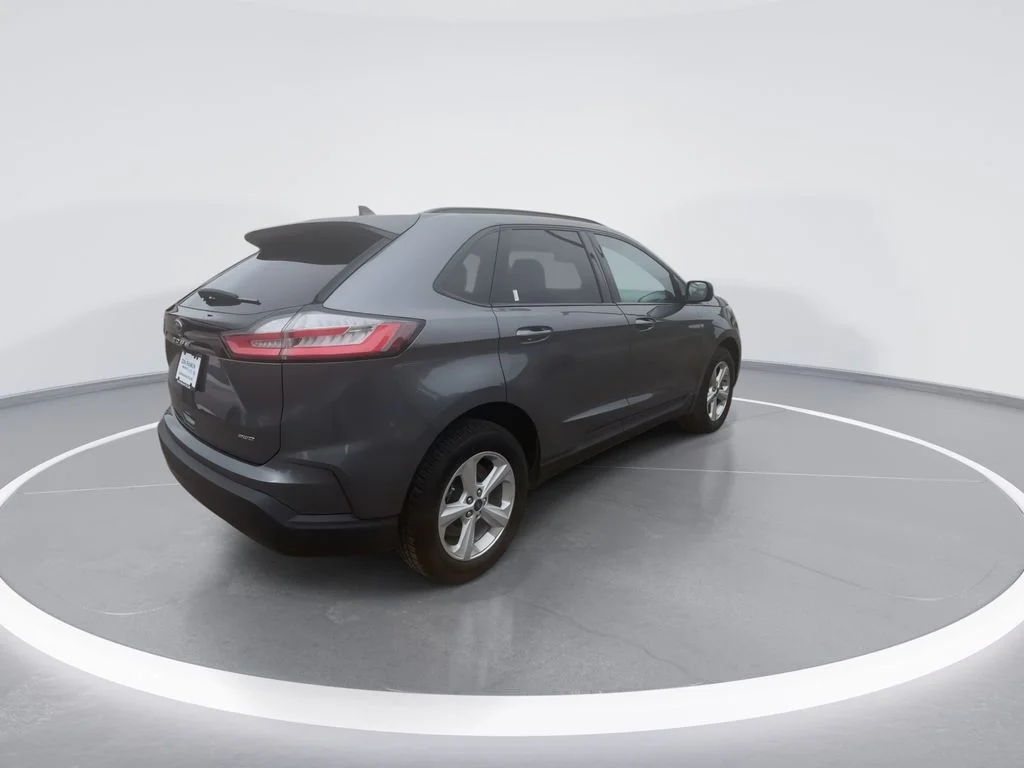 Used 2022 Gray Ford SE image 8