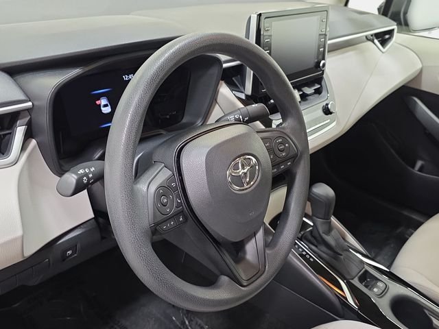 Certified Used 2020  Toyota LE image 12
