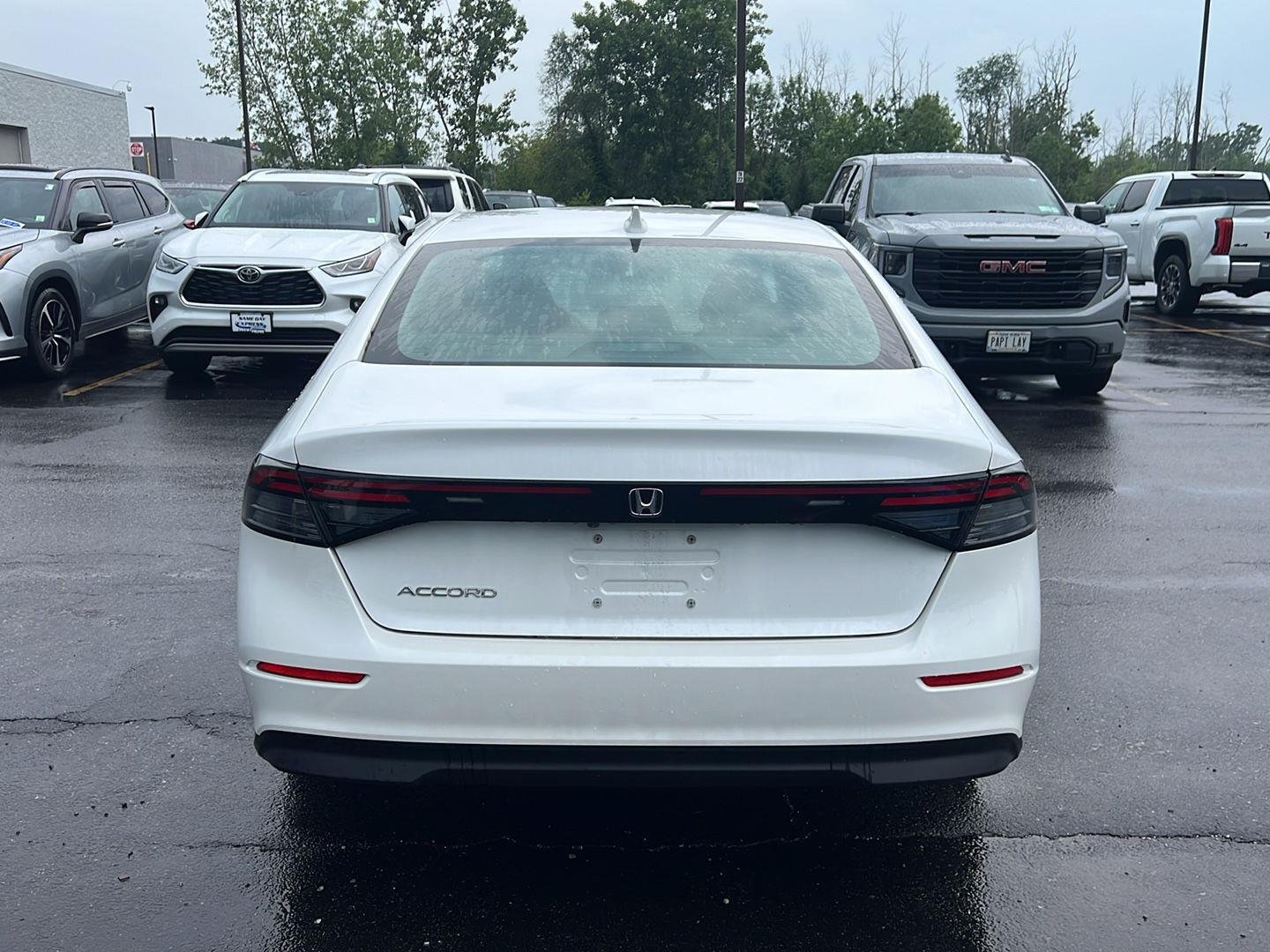 Used 2023 Platinum White Pearl Honda LX image 3