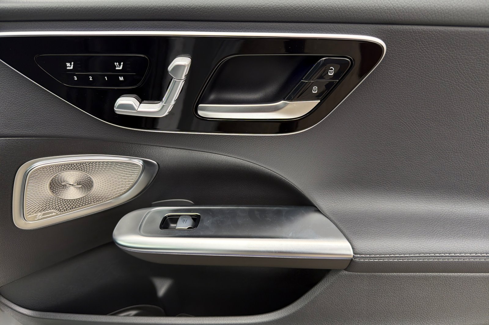 New 2026 MANUFAKTUR Alpine Grey Mercedes-Benz C 300 image 35