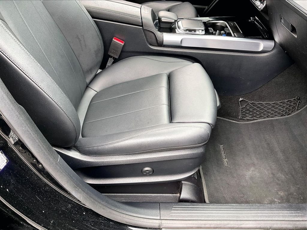 Used 2020 Cosmos Black Metallic Mercedes-Benz GLB 250 image 38