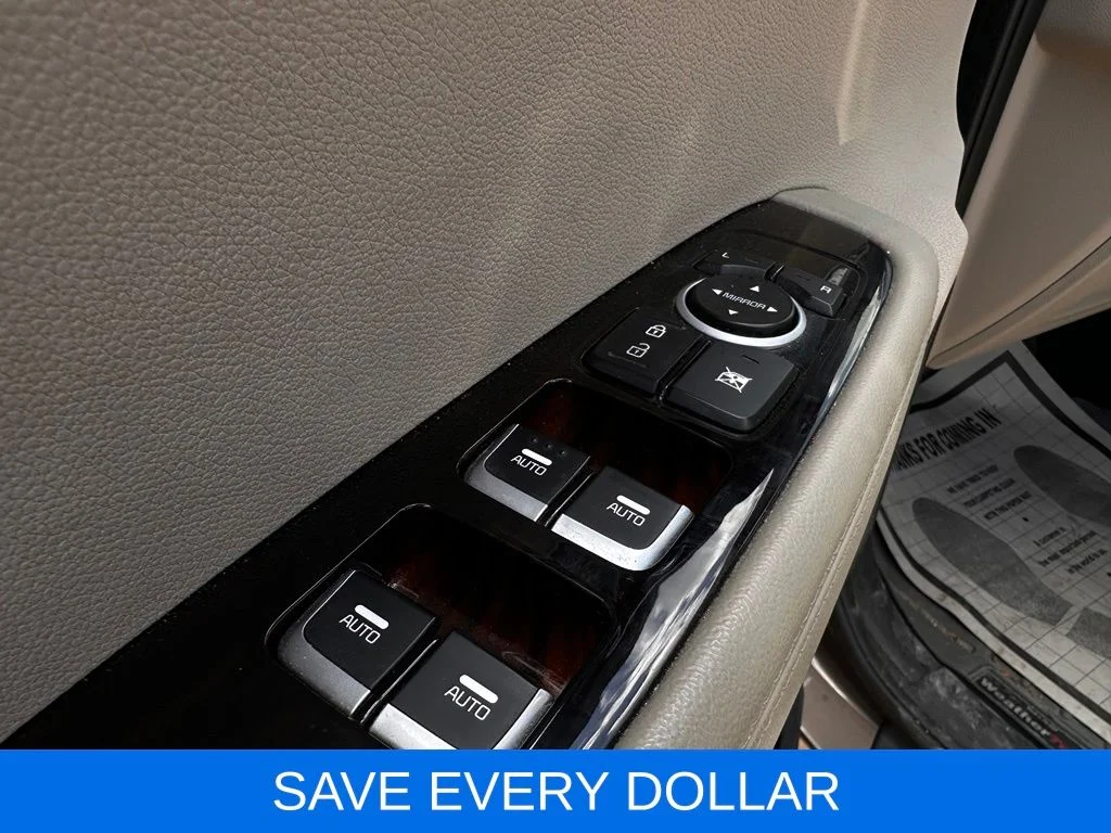 Used 2019 Brown Kia EX image 7