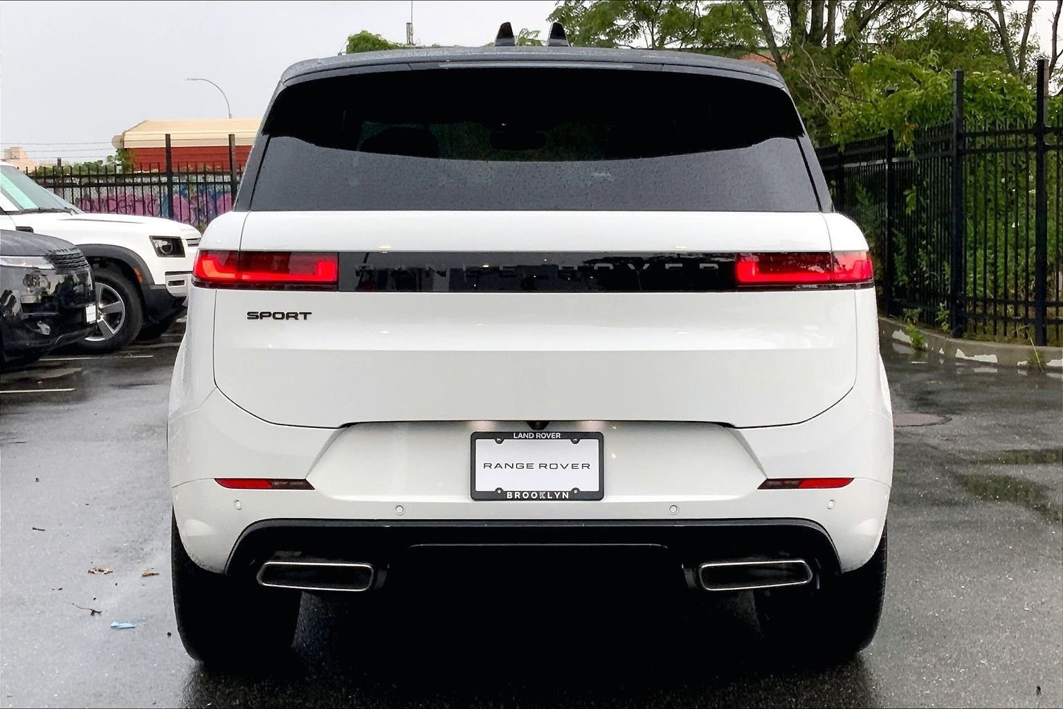 New 2026 Fuji White Land Rover Dynamic SE image 4