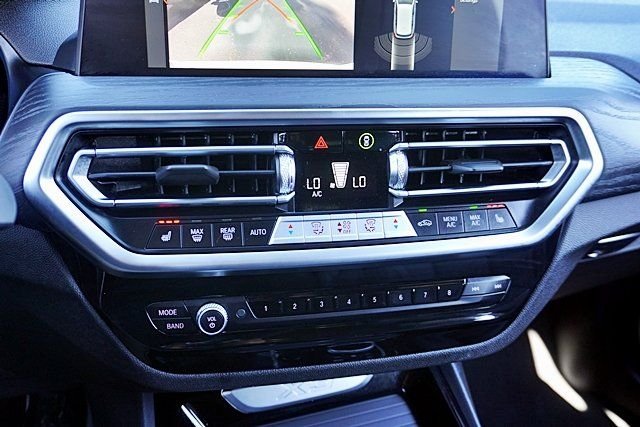 Used 2023 White BMW xDrive30i image 31