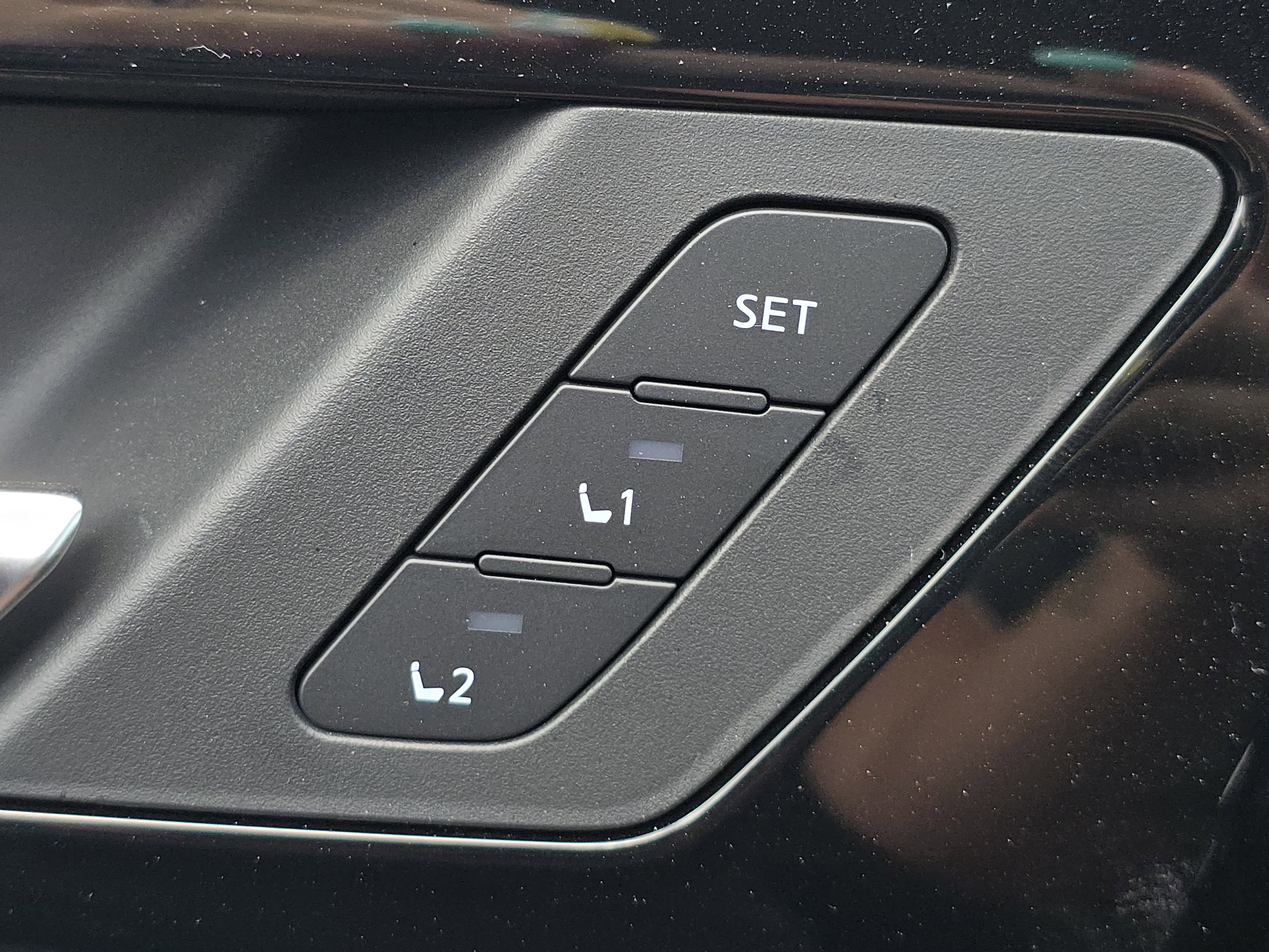 New 2025 Graphite Gray Mitsubishi SEL image 14