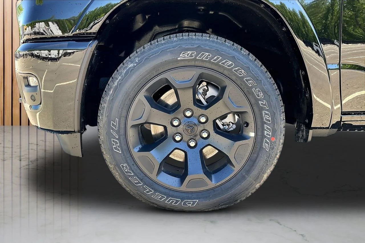 New 2026 Diamond Black Crystal Pearl-Coat Exterior Paint RAM Big Horn/Lone Star image 28