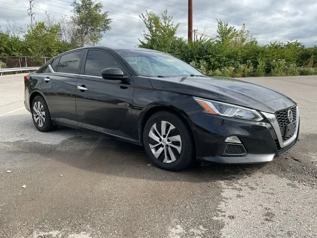 Used 2021 Black Nissan 2.5 S image 2