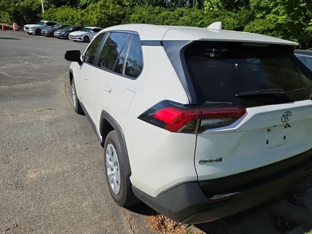 2025 Toyota RAV4 LE - Photo 4