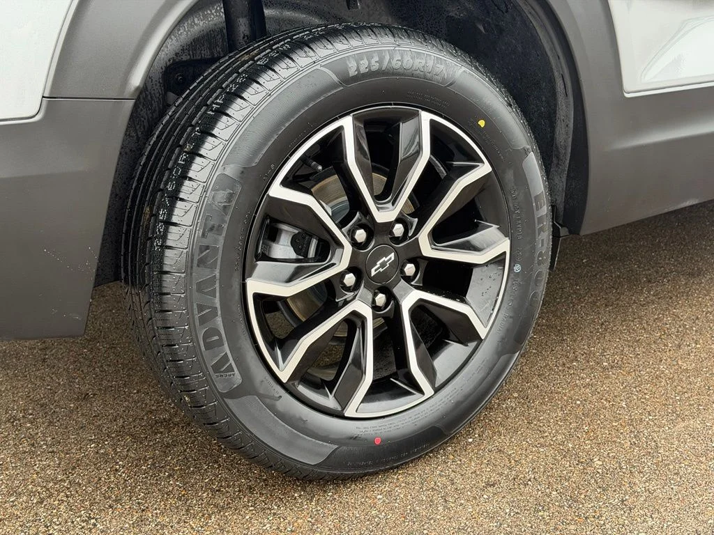 Used 2024 Gray Chevrolet ACTIV image 25