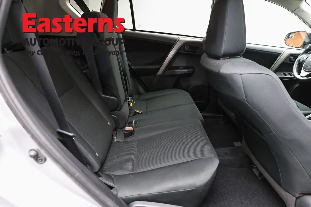Used 2018 Silver Toyota LE image 22