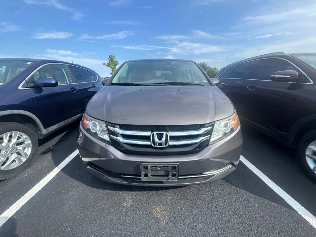 Used 2016  Honda SE image 2
