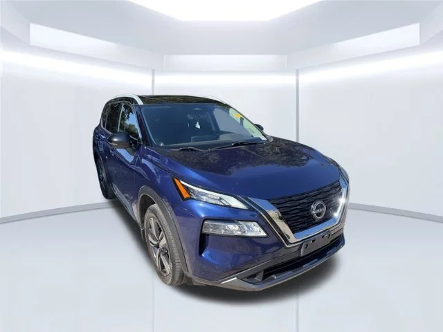 Used 2023 Blue Nissan SL image 3