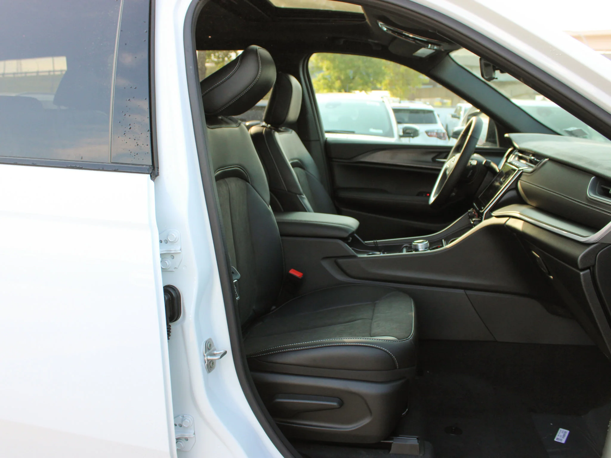 New 2025 White Jeep Altitude* 4x4, Sunroof, Heated Leather, Remote Start image 11