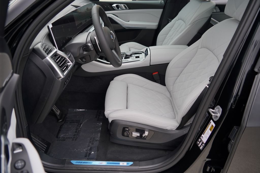 New 2026 Black Sapphire Metallic BMW xDrive40i image 9