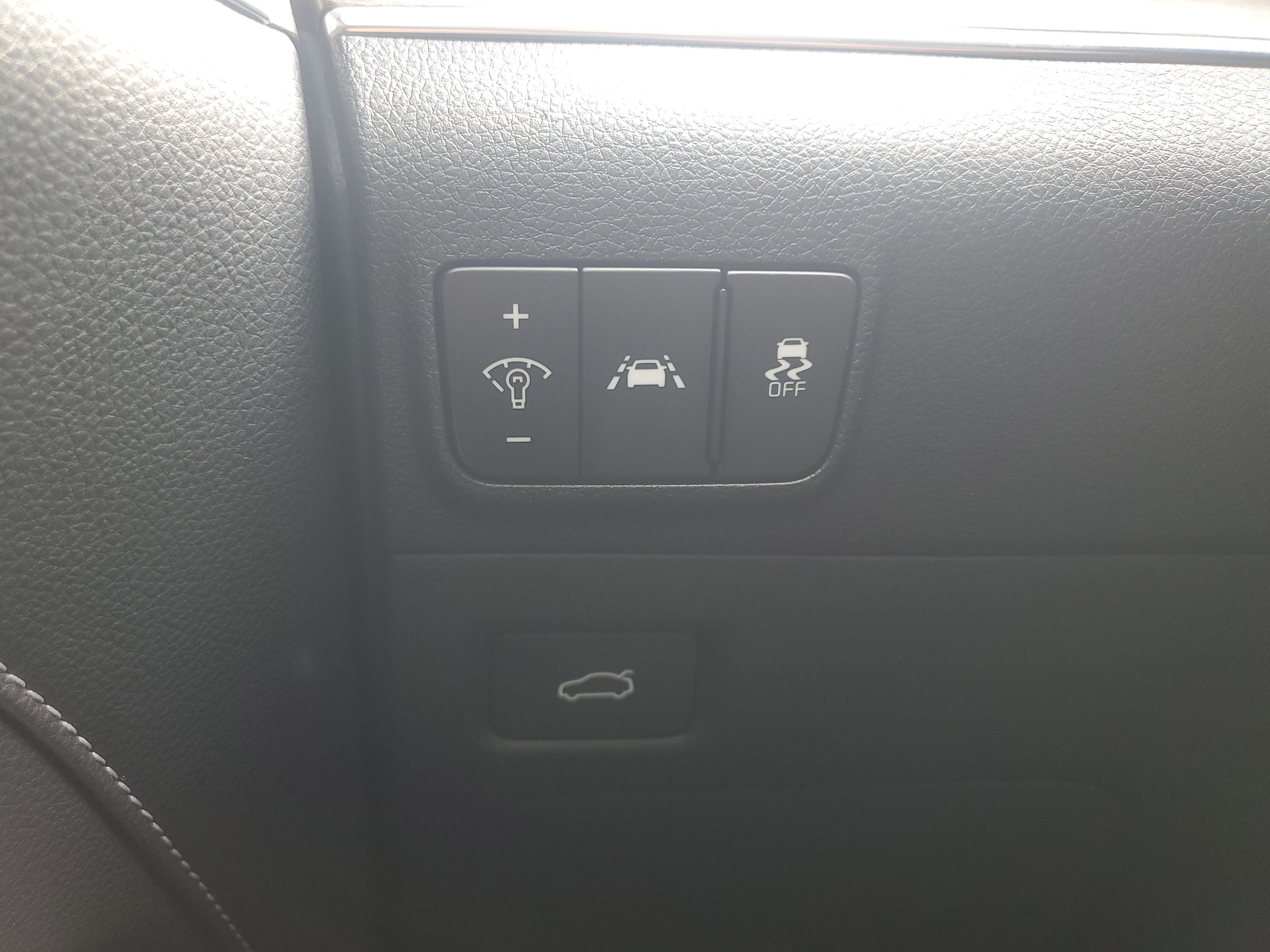 Used 2024 Everlasting Silver Kia EX image 23