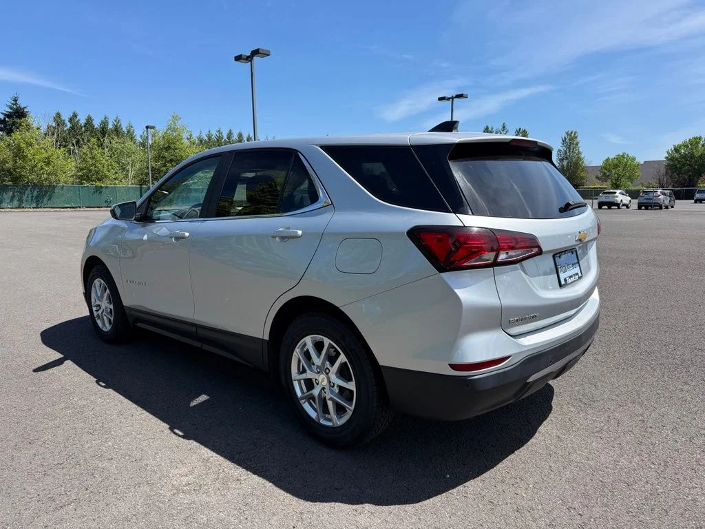 Used 2022 Silver Ice Metallic Chevrolet LT image 5