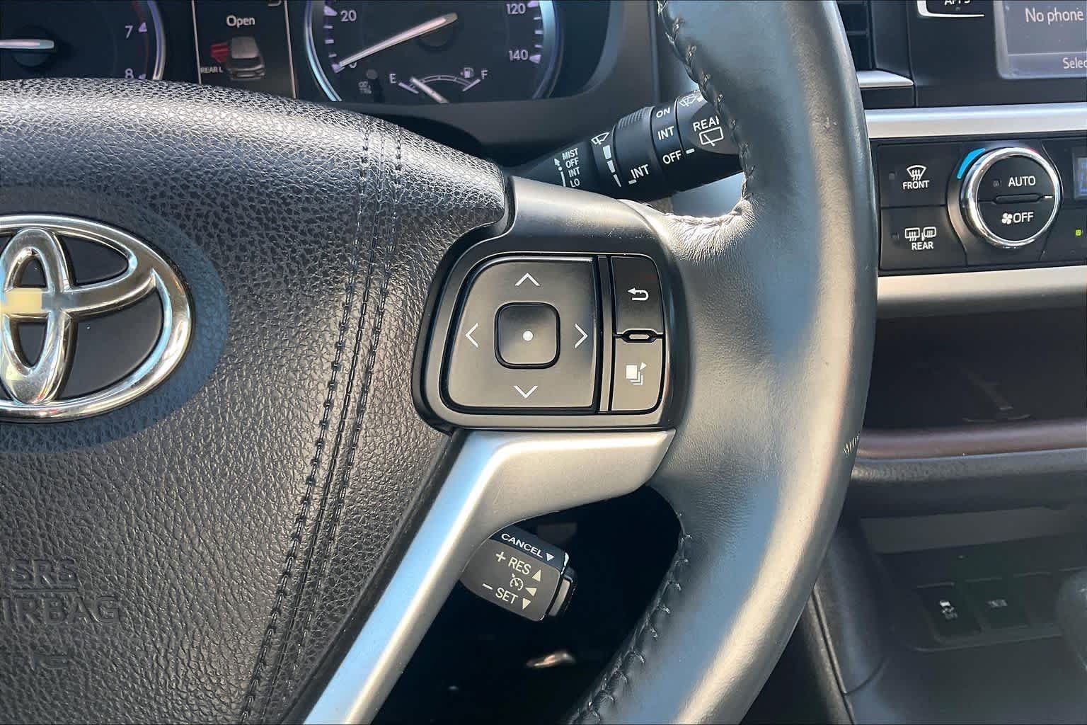 Used 2016 Blizzard Pearl Toyota XLE image 25