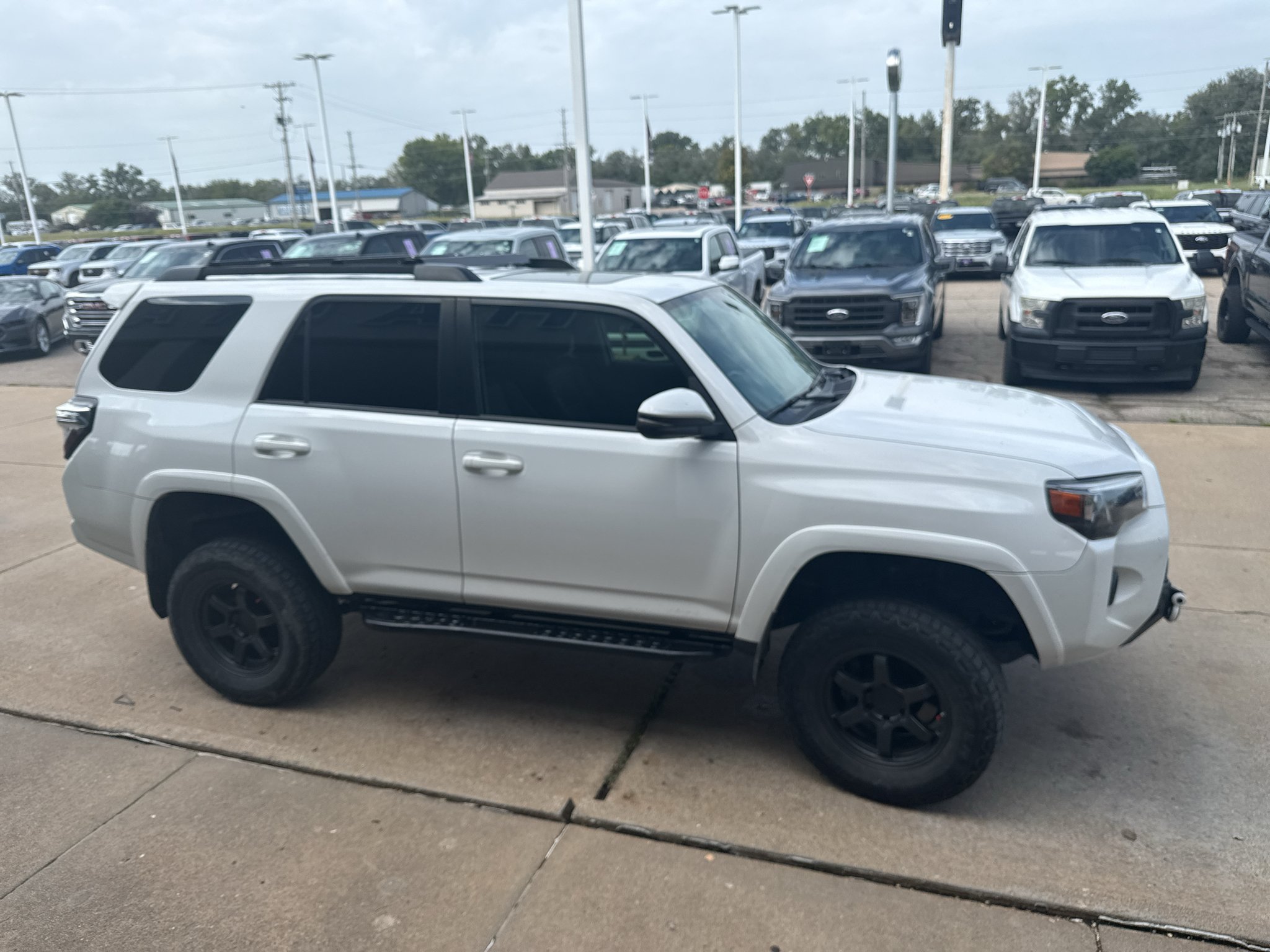 Used 2019 Super White Toyota SR5 Premium image 5