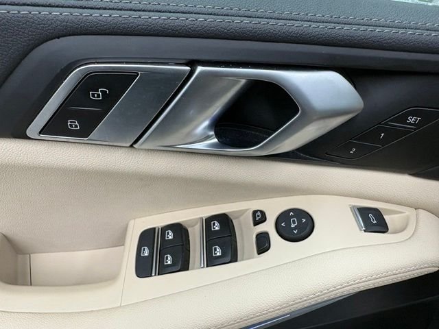 Used 2022 White BMW xDrive40i image 19