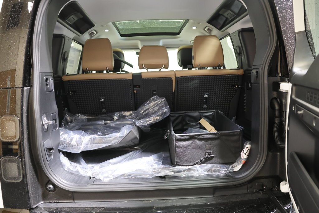 New 2026 Fuji White LAND ROVER S image 47