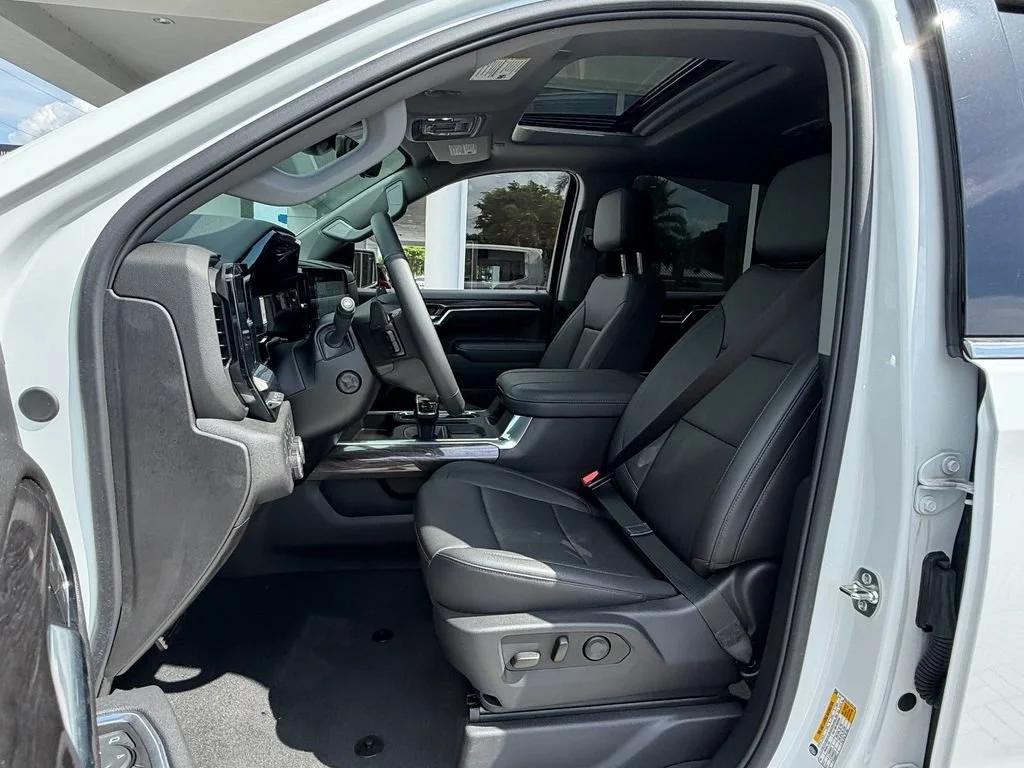 2025 Chevrolet Silverado 1500 LTZ - Photo 9