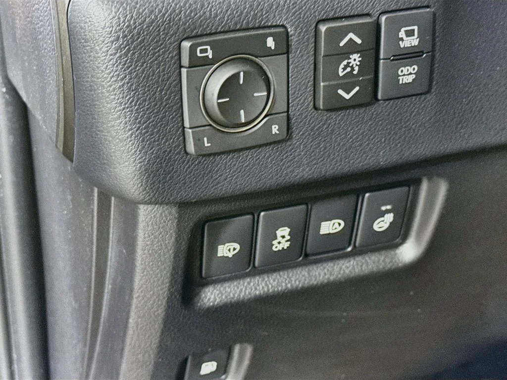 Used 2023 Green Lexus 460 image 10