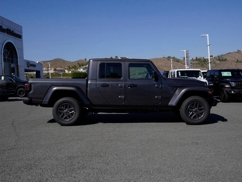 New 2026 Granite Crystal Metallic Clear-Coat Exterior Paint Jeep Sport S image 2