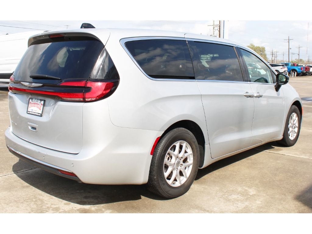 Used 2024 Silver Mist Clearcoat Chrysler Touring L image 21