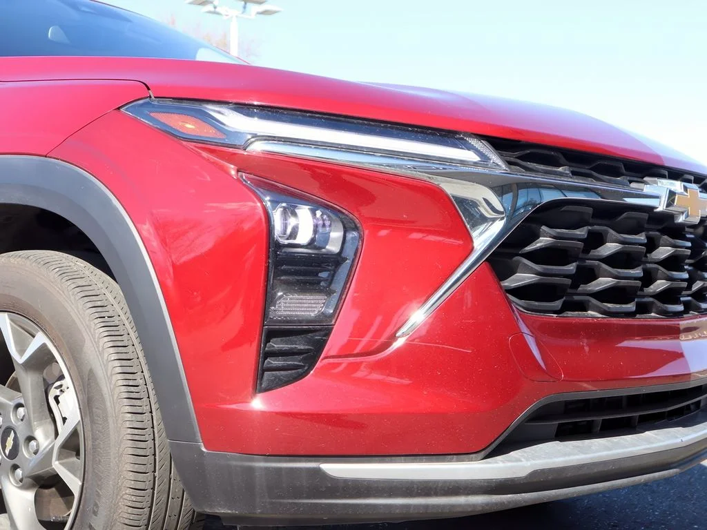 2025 Chevrolet Trax LT - Photo 24