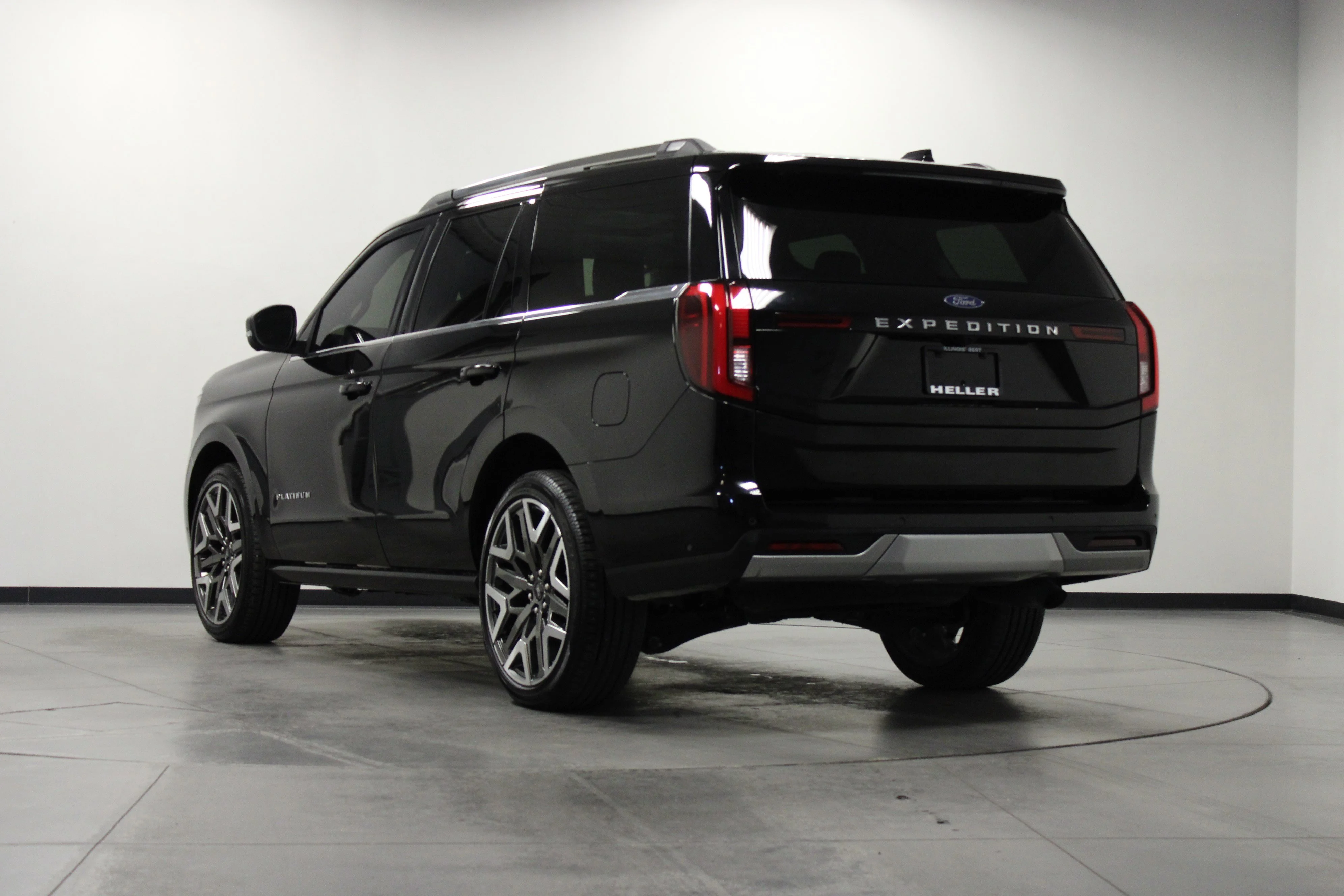 Used 2025 Agate Black Metallic Ford Platinum image 6