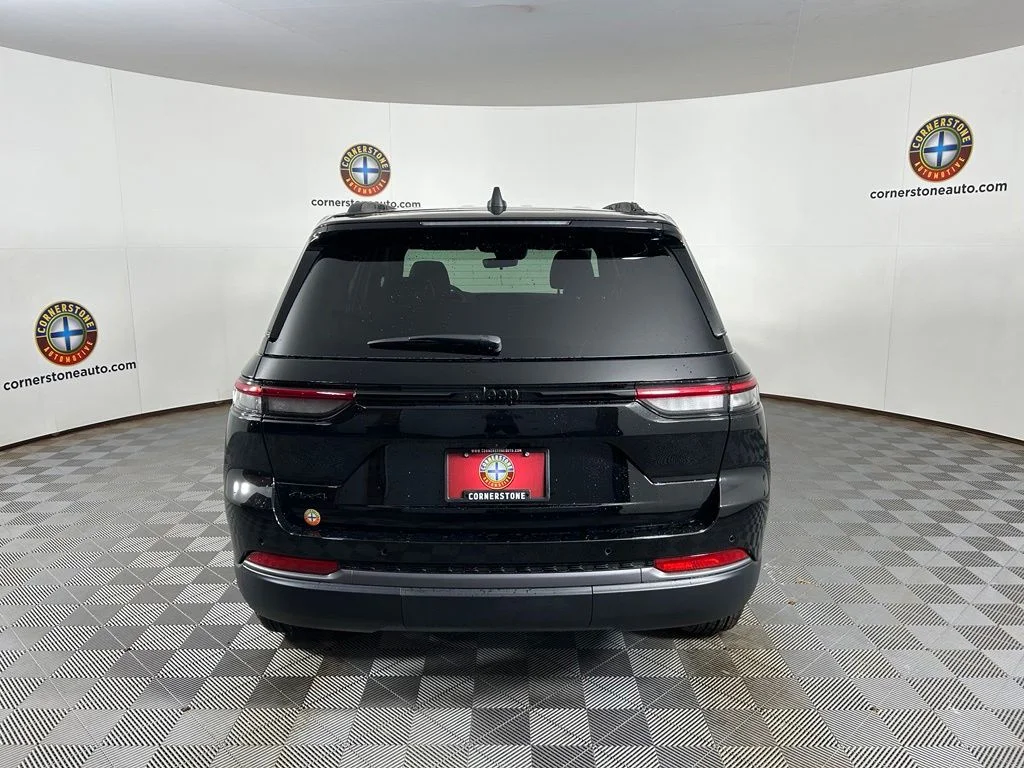 New 2026 Diamond Black Crystal Pearlcoat Jeep Altitude image 16