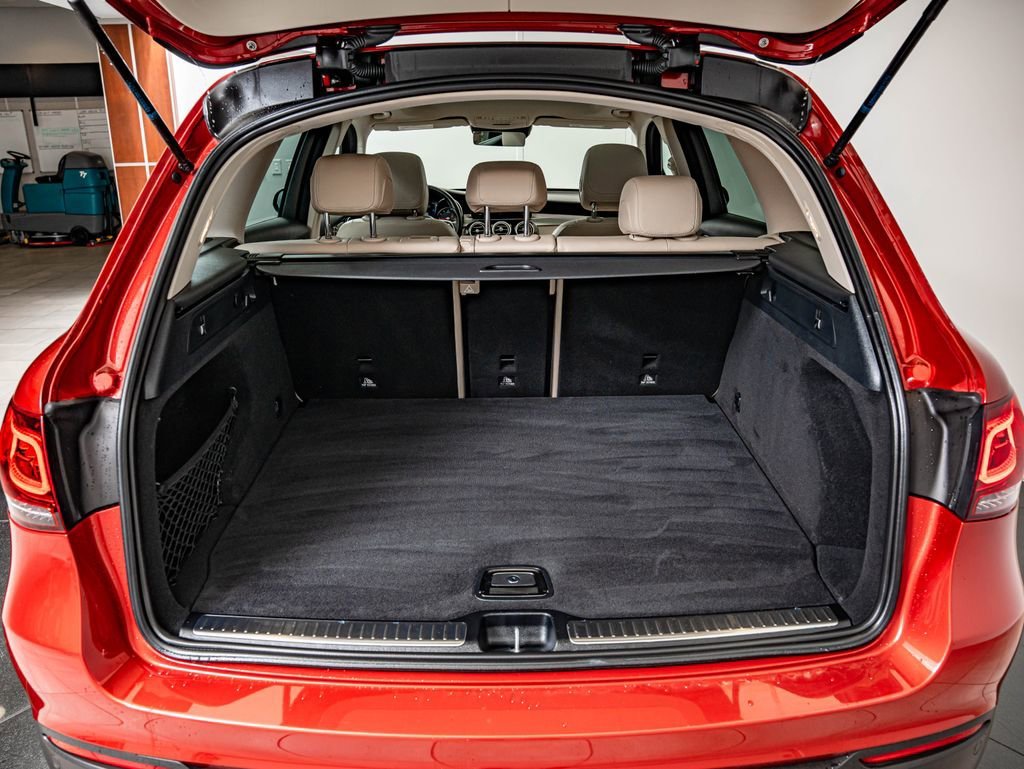 Used 2022 Manufaktur Cardinal Red Metallic Mercedes-Benz GLC 300 image 37