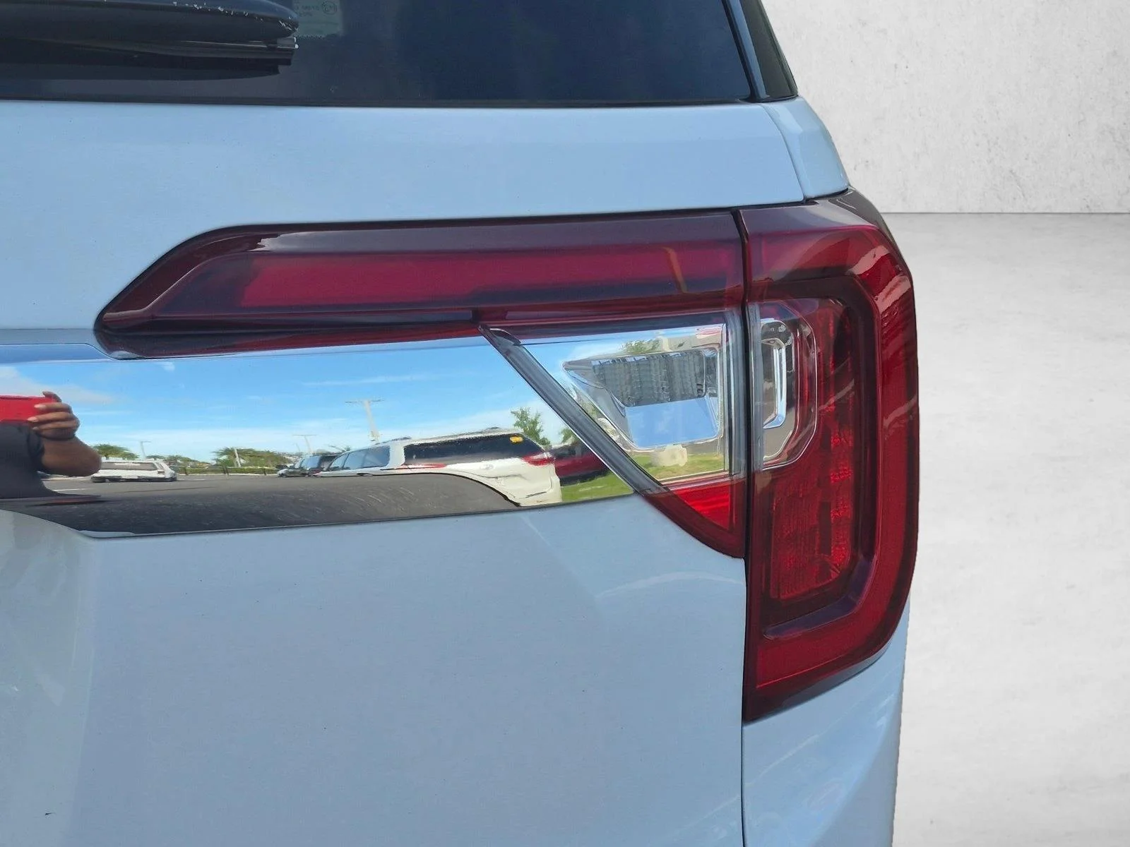 Used 2020 Summit White GMC SLE image 5