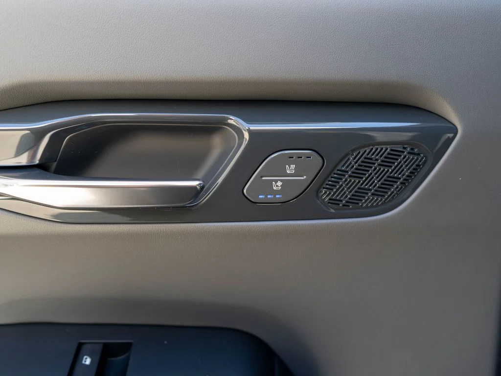 New 2026 Wolf Gray Kia Land AWD image 15