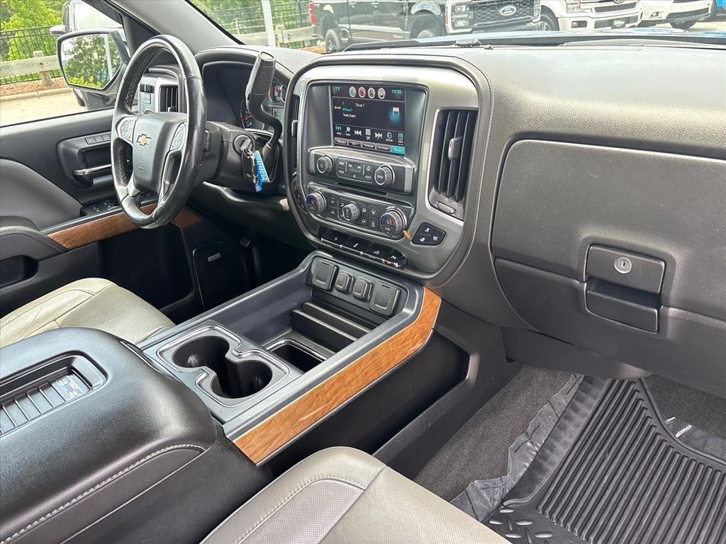 Used 2016 DEEP OCEAN BLUE METALLIC Chevrolet LTZ image 29