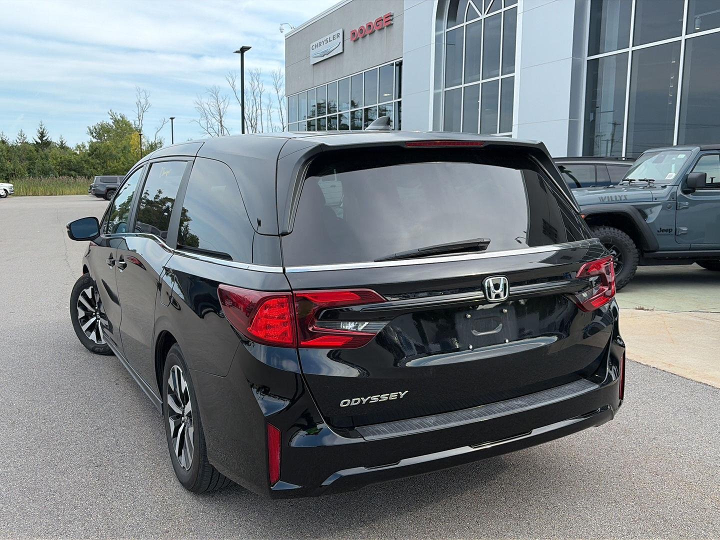 Used 2025  Honda EX-L image 3