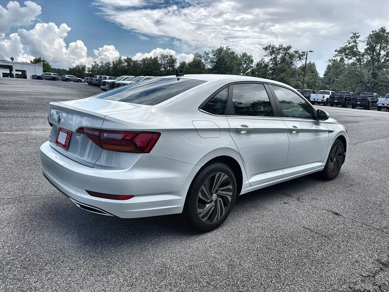Used 2019 White Volkswagen 1.4T SEL Premium image 8