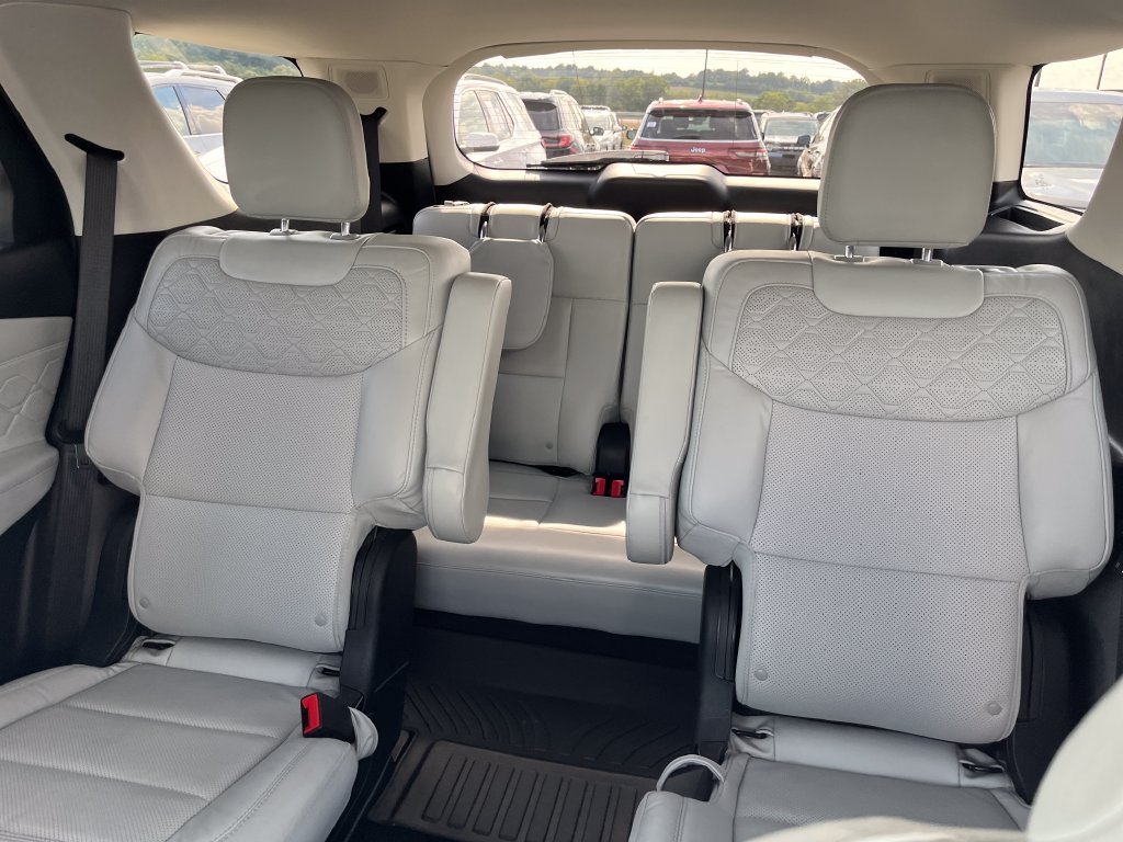 Used 2025 White Ford Platinum image 13