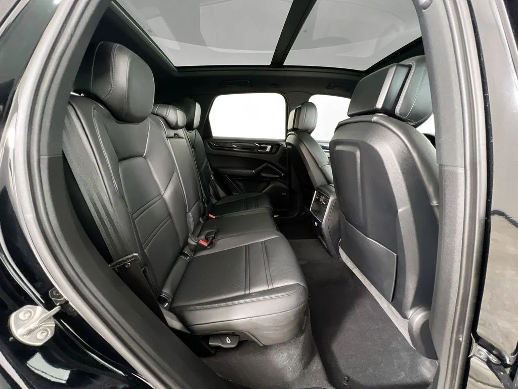 Used 2023  Porsche Base image 29