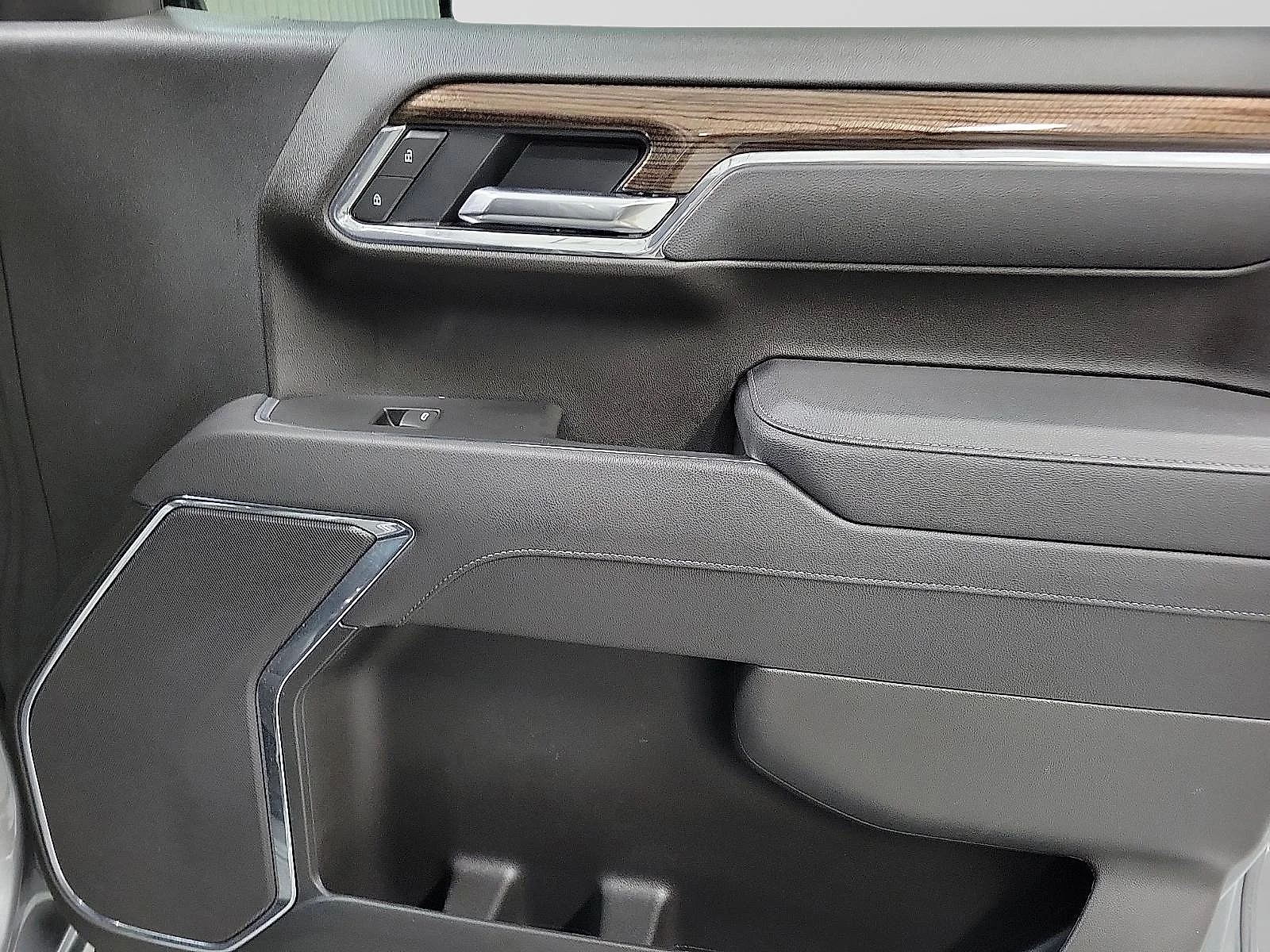 Used 2025 Sterling Gray Metallic Chevrolet LT Trail Boss image 15