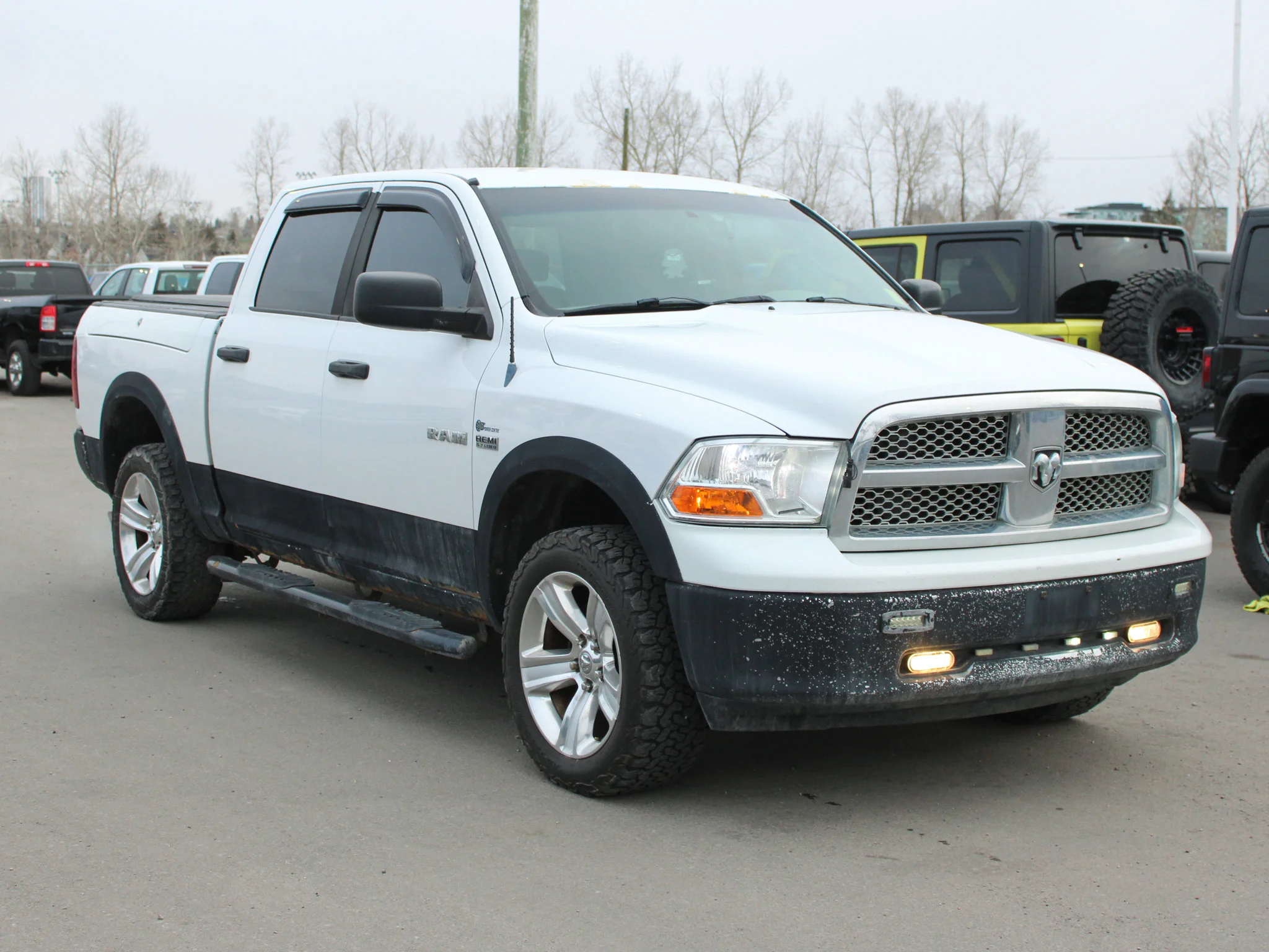 Used 2010 White Dodge SLT * Mechanics Special | HEMI V8 | RamBox | Remote Start | Tonneau Cover image 6