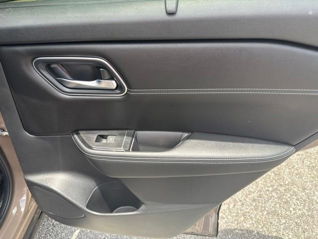 Used 2024 Black Nissan Platinum image 21
