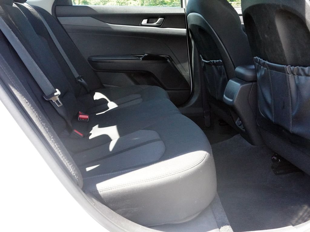 Used 2024 White Kia LXS image 28