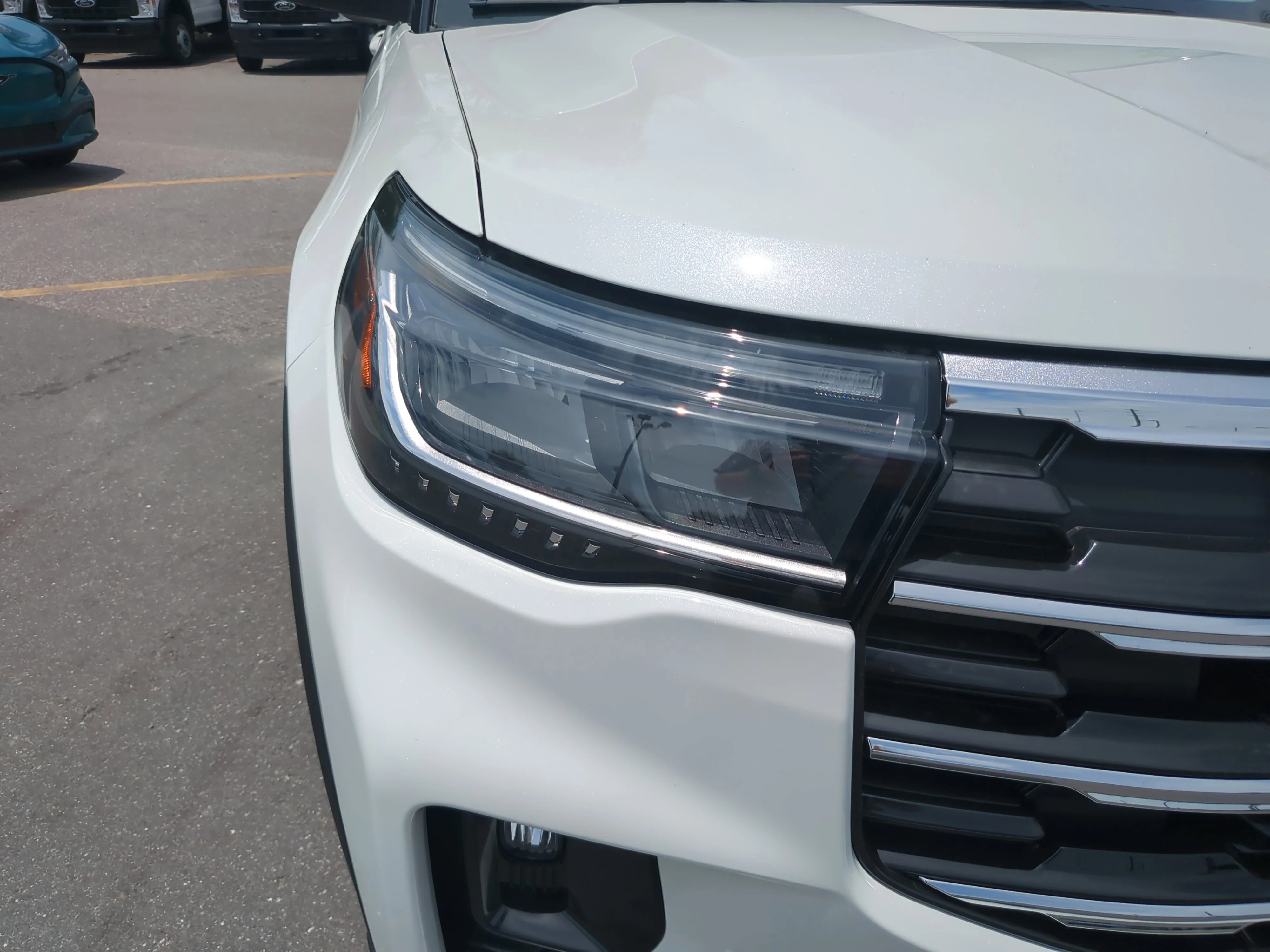 New 2026 Star White Metallic Tri-Coat Ford Active image 9