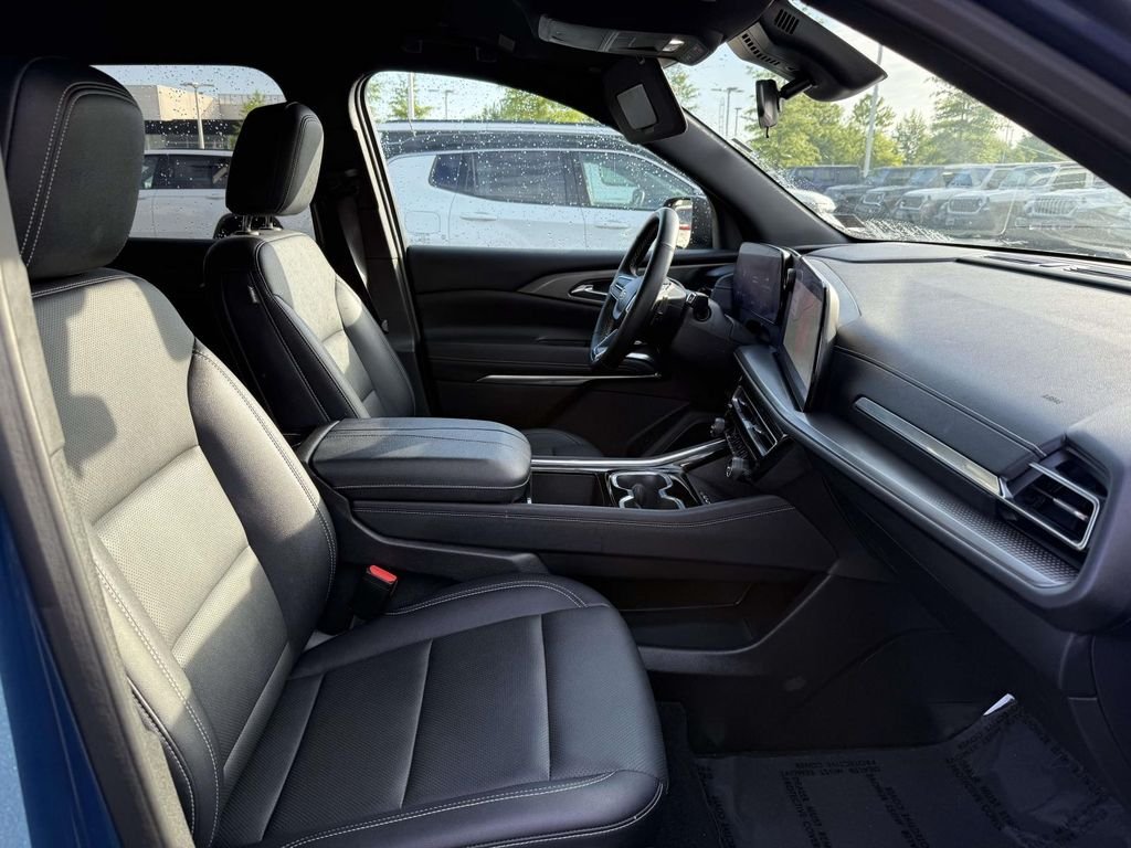 Used 2025 Blue Chevrolet LT image 17