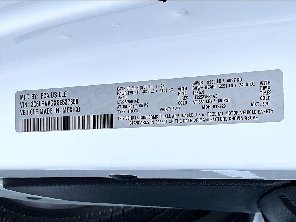 Used 2025 White Ram Base image 33