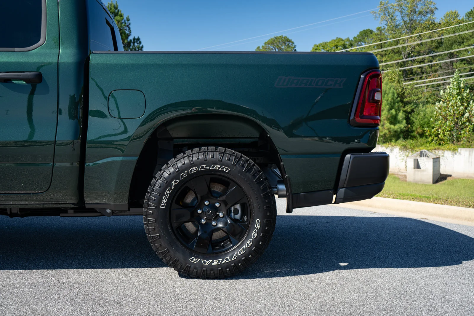 New 2027 Serrano-Green Metallic Exterior Paint RAM Warlock image 6