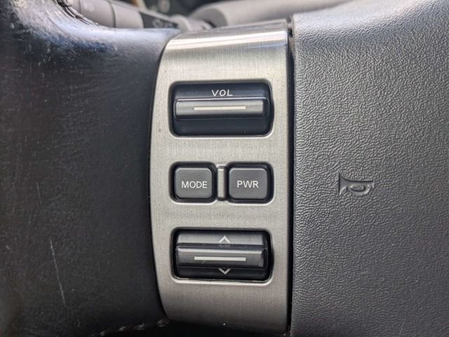 Used 2008 White Nissan SE image 23