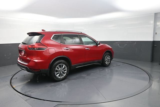 Used 2017 Red Nissan SV image 9